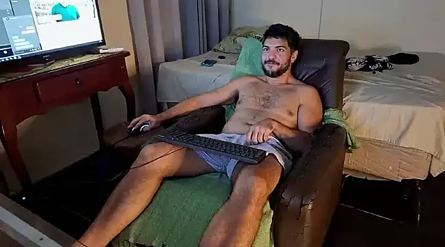 Snapshot of LUH133 chatting on December 13, 2024, 2:32 am LUH133 online show from December 13, 2024, 2:32 am