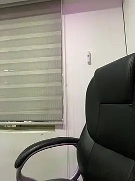 Milff parkerrr online show from March 30, 2026, 9:49 pm