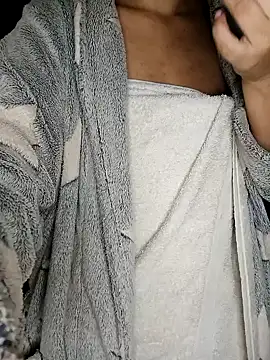 Snapshot of Luna_S chatting on December 9, 2024, 7:50 am Luna S online show from December 9, 2024, 7:50 am