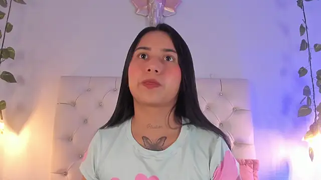 Snapshot of Isabella_Flowers chatting on October 17, 2025, 8:54 pm Isabella Flowers online show from October 17, 2025, 8:54 pm