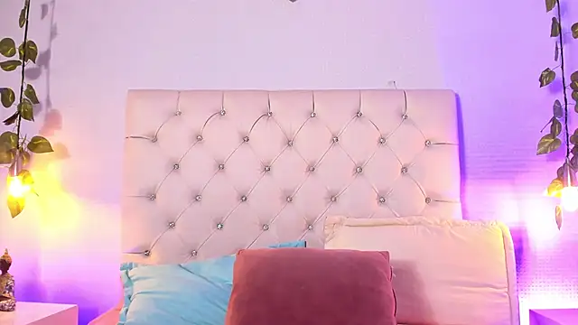 Snapshot of Isabella_Flowers chatting on October 9, 2025, 7:47 pm Isabella Flowers online show from October 9, 2025, 7:47 pm