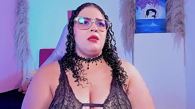 Snapshot of juli_2tyes chatting on February 7, 2026, 3:25 am juli 2tyes online show from February 7, 2026, 3:25 am