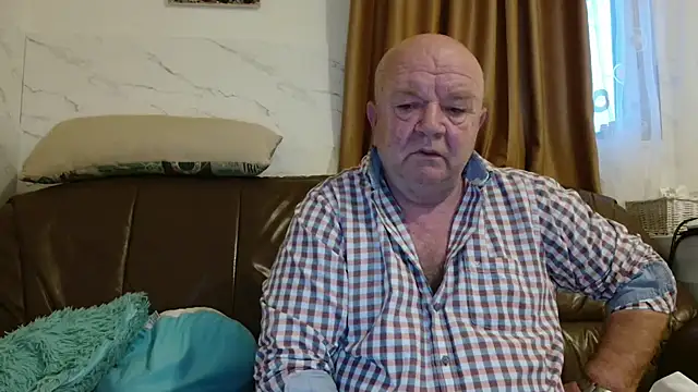 Snapshot of fullballs6 chatting on March 3, 2026, 4:41 am fullballs6 online show from March 3, 2026, 4:41 am