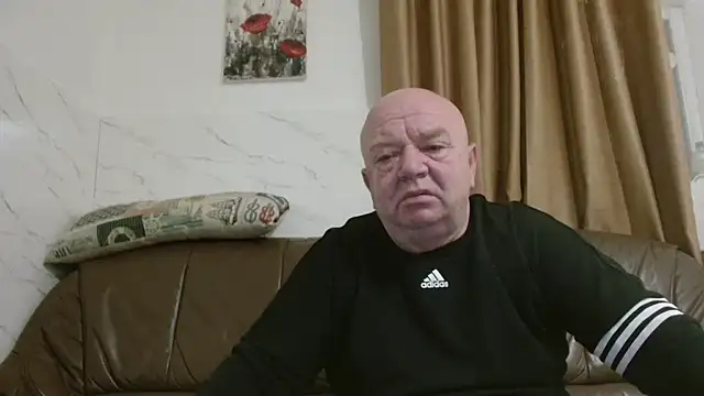 Snapshot of fullballs6 chatting on February 4, 2026, 3:34 am fullballs6 online show from February 4, 2026, 3:34 am