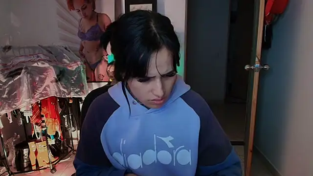 Snapshot of TinnaDawsom chatting on February 12, 2026, 11:48 pm TinnaDawsom online show from February 12, 2026, 11:48 pm