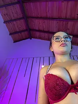 LylaLee111 online show from February 6, 2025, 1:10 pm