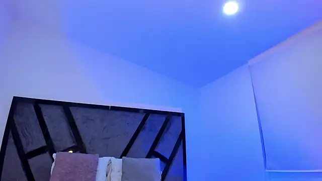 EthanTravis  online show from January 28, 2025, 4:39 am