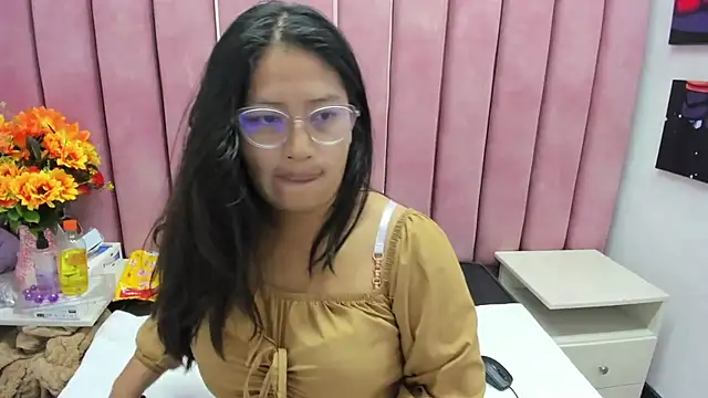 Miaa Smiith  online show from October 12, 2025, 3:08 am