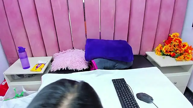 Miaa Smiith  online show from December 20, 2025, 4:04 am