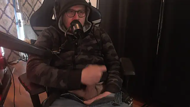 chicostick413 online show from April 8, 2026, 1:01 pm