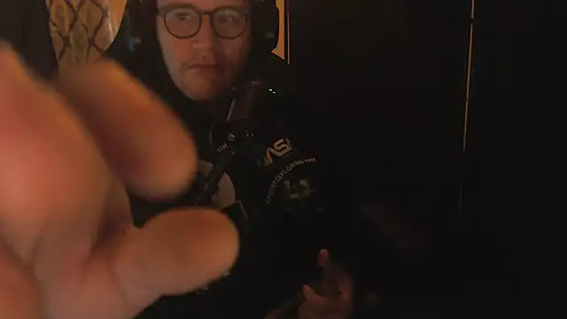 chicostick413 online show from December 21, 2025, 1:02 pm