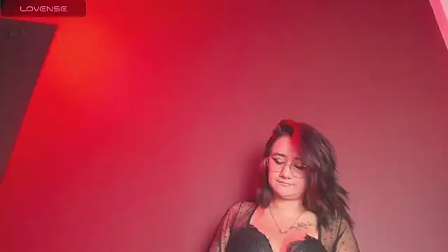 KylieMaxwell online show from December 18, 2025, 1:04 pm