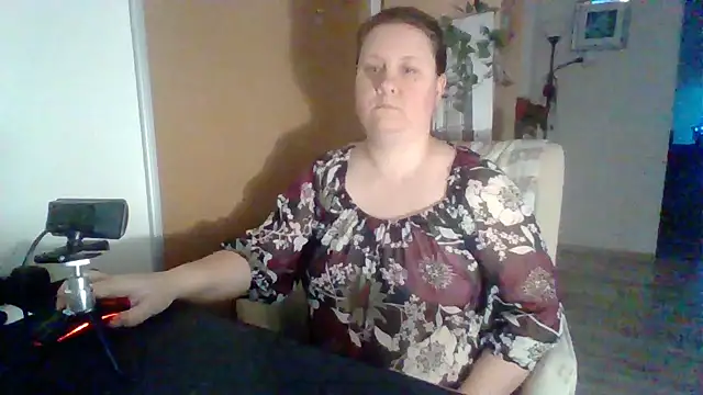 Snapshot of ReifeVenna chatting on December 19, 2024, 3:41 pm ReifeVenna online show from December 19, 2024, 3:41 pm