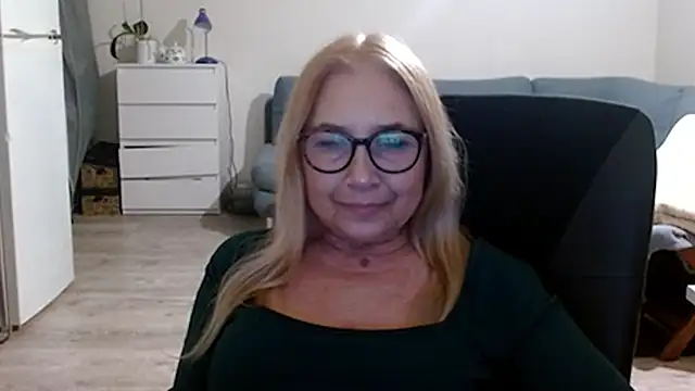 sofia xkiss online show from February 21, 2025, 6:04 pm