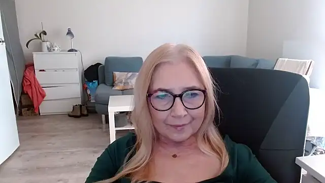 sofia xkiss online show from February 17, 2025, 7:47 am