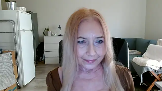 sofia xkiss online show from February 27, 2025, 2:43 pm