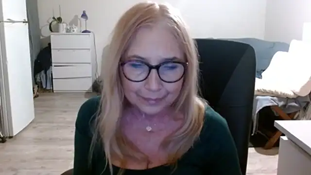 sofia xkiss online show from February 25, 2025, 5:51 pm