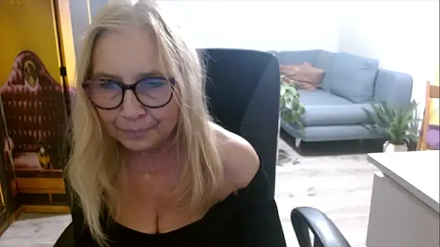 sofia xkiss online show from November 30, 2025, 2:40 pm