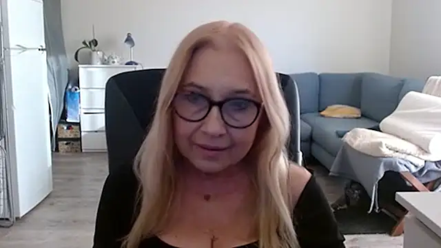 sofia xkiss online show from February 20, 2025, 2:35 pm