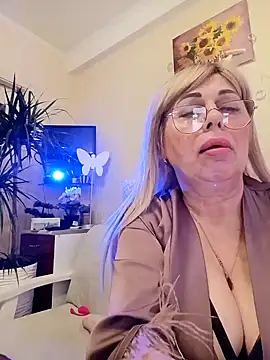 SusieNoreen online show from March 13, 2025, 4:38 am