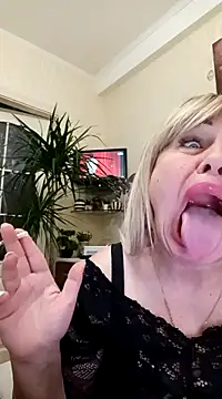 SusieNoreen online show from March 2, 2025, 5:23 am