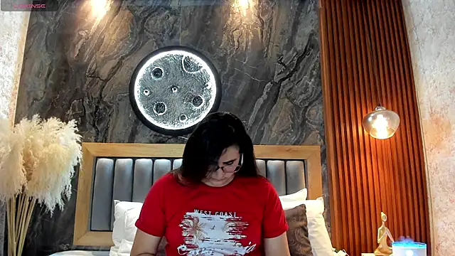 Snapshot of BellaPeers_ chatting on May 17, 2026, 11:32 am BellaPeers online show from May 17, 2026, 11:32 am