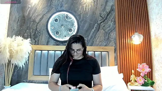 Snapshot of BellaPeers_ chatting on April 27, 2026, 10:35 am BellaPeers online show from April 27, 2026, 10:35 am
