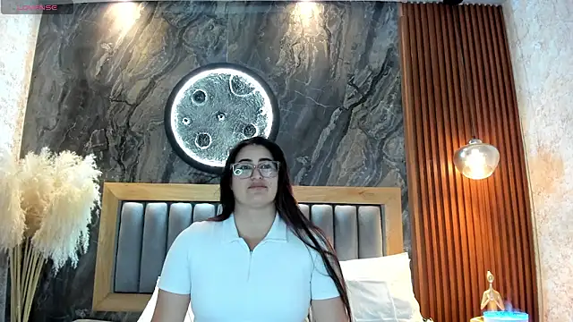 Snapshot of BellaPeers_ chatting on May 12, 2026, 10:43 am BellaPeers online show from May 12, 2026, 10:43 am