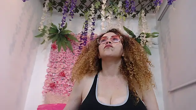 BLONDE SEXYHOT online show from April 14, 2026, 12:43 pm