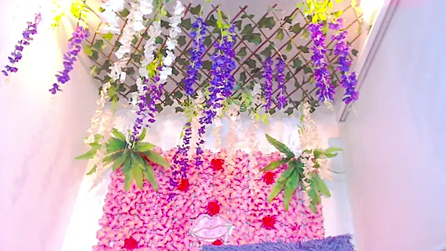 BLONDE SEXYHOT online show from November 28, 2025, 11:05 pm