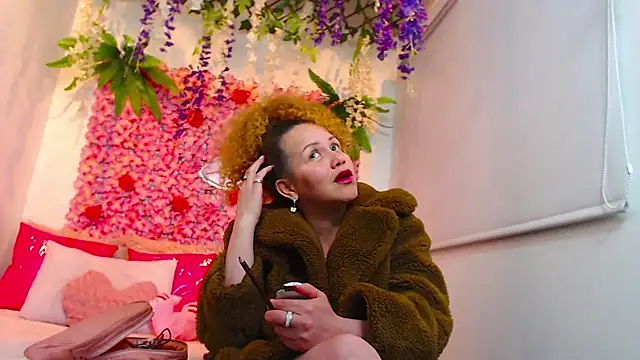 BLONDE SEXYHOT online show from October 17, 2025, 3:10 am