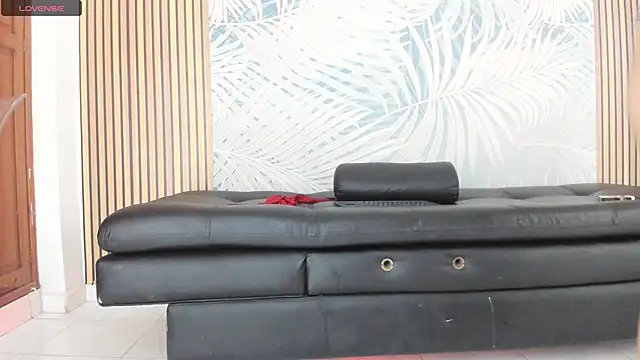 Snapshot of LauraRossi_Nova chatting on February 11, 2025, 5:29 pm LauraRossi Nova online show from February 11, 2025, 5:29 pm