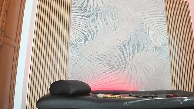 Snapshot of LauraRossi_Nova chatting on February 9, 2025, 1:14 pm LauraRossi Nova online show from February 9, 2025, 1:14 pm