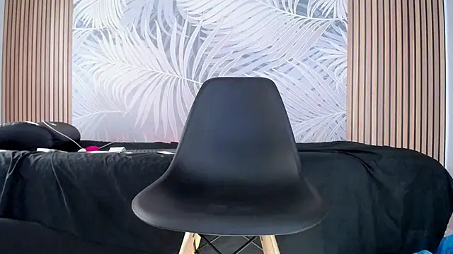 Snapshot of LauraRossi_Nova chatting on February 24, 2025, 1:21 pm LauraRossi Nova online show from February 24, 2025, 1:21 pm