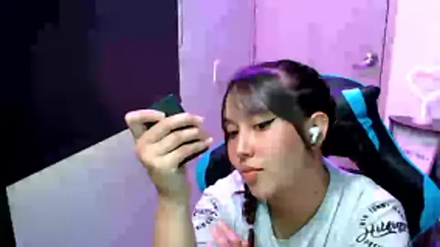 Snapshot of Skarlet_Adams28 chatting on April 29, 2026, 9:54 pm Skarlet Adams28 online show from April 29, 2026, 9:54 pm