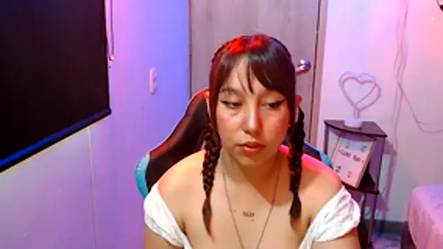 Snapshot of Skarlet_Adams28 chatting on May 12, 2026, 8:37 pm Skarlet Adams28 online show from May 12, 2026, 8:37 pm