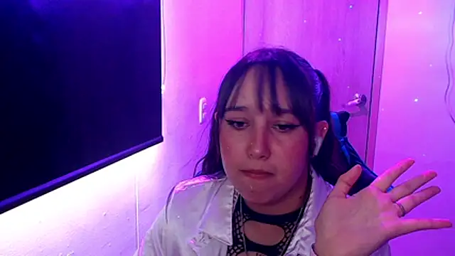 Snapshot of Skarlet_Adams28 chatting on May 6, 2026, 7:51 pm Skarlet Adams28 online show from May 6, 2026, 7:51 pm