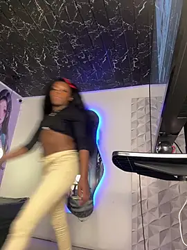 Thyana LS online show from March 13, 2025, 1:29 pm