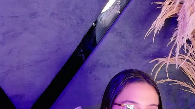 KylieWhite online show from September 14, 2025, 4:51 pm