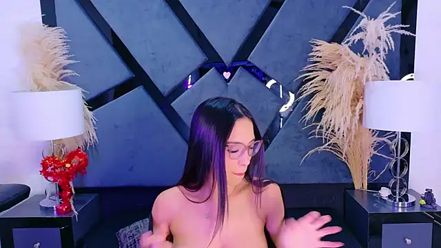 KylieWhite online show from September 26, 2025, 4:41 am