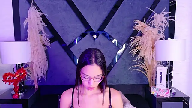 KylieWhite online show from September 19, 2025, 1:48 pm