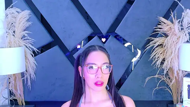 KylieWhite online show from October 13, 2025, 12:29 pm