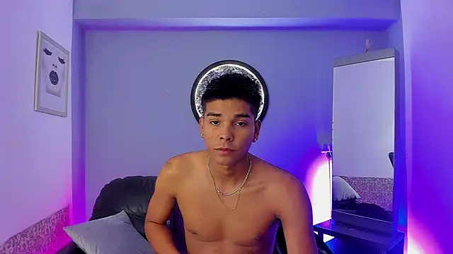 Snapshot of _raul_lima chatting on March 17, 2025, 8:30 pm raul lima online show from March 17, 2025, 8:30 pm