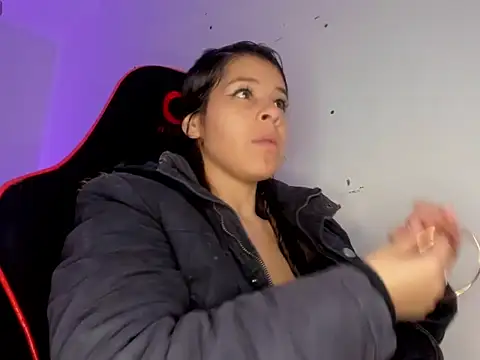 Snapshot of silviamilk chatting on February 23, 2026, 1:12 pm silviamilk online show from February 23, 2026, 1:12 pm