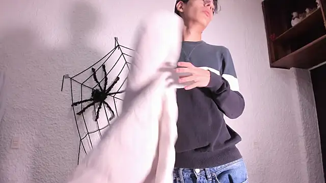 alexandersawyer online show from October 16, 2025, 12:30 am