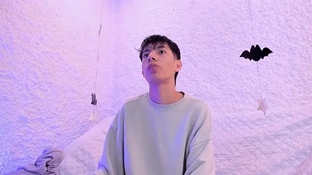 alexandersawyer online show from October 28, 2025, 1:54 pm