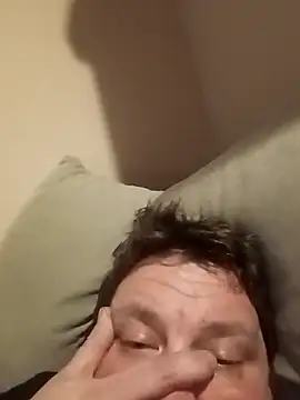 Snapshot of MorphingGloat chatting on November 2, 2025, 12:26 am MorphingGloat online show from November 2, 2025, 12:26 am