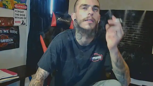 Snapshot of XMeF10 chatting on March 18, 2025, 6:17 pm XMeF10 online show from March 18, 2025, 6:17 pm