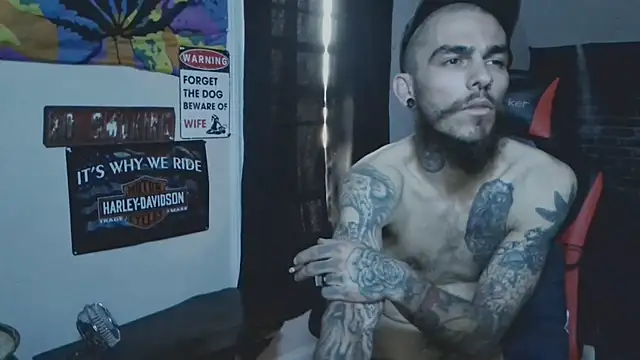 Snapshot of XMeF10 chatting on March 13, 2025, 10:10 pm XMeF10 online show from March 13, 2025, 10:10 pm