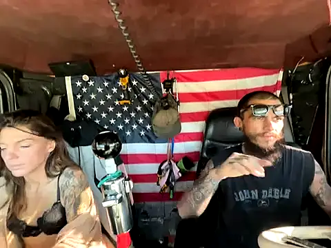 Snapshot of XMeF10 chatting on October 20, 2025, 1:33 pm XMeF10 online show from October 20, 2025, 1:33 pm